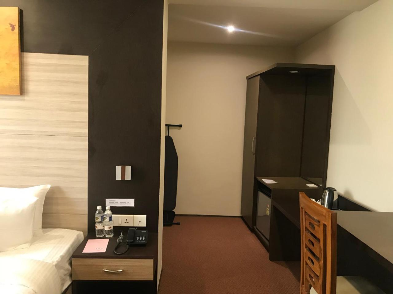 แอนเทอเรียม เซอร์เคิล Hotel มัดกอน ภายนอก รูปภาพ